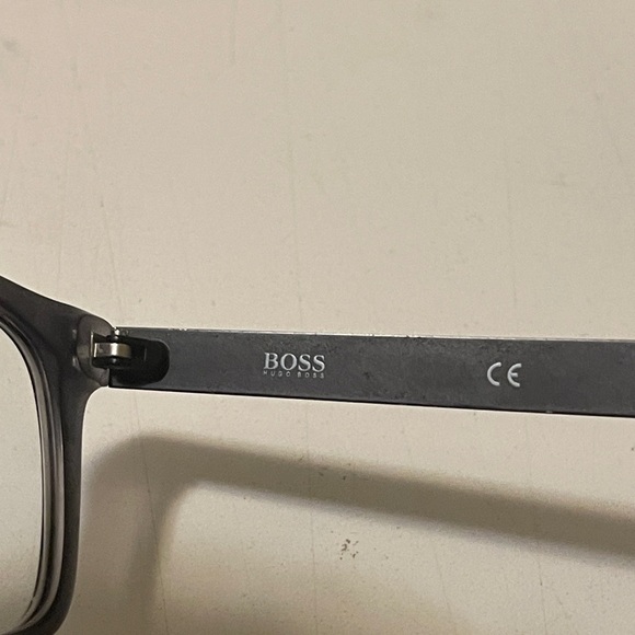 Boss orange eyeglass gray and silver flexible frames.no damage. Good conditions - Picture 5 of 13